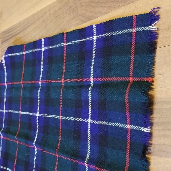 Loch Lomond 100% Pure Wool Plaid Scarf Made in England - Picture 3 of 5